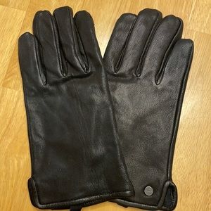 Calvin Klein women’s small black leather gloves